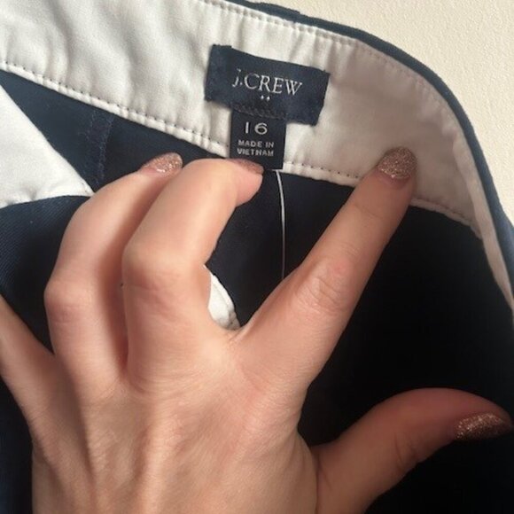 BNWT J. CREW shorts, Size 16, Plus size, 5" Stretch Navy blue Chino Shorts - Picture 5 of 7